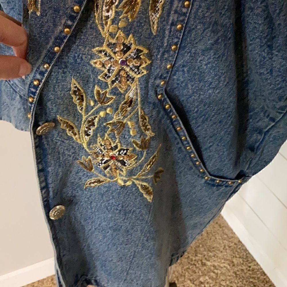 Vintage Acid Wash Embellished Bedazzle Jean Jacket - Picture 3 of 10
